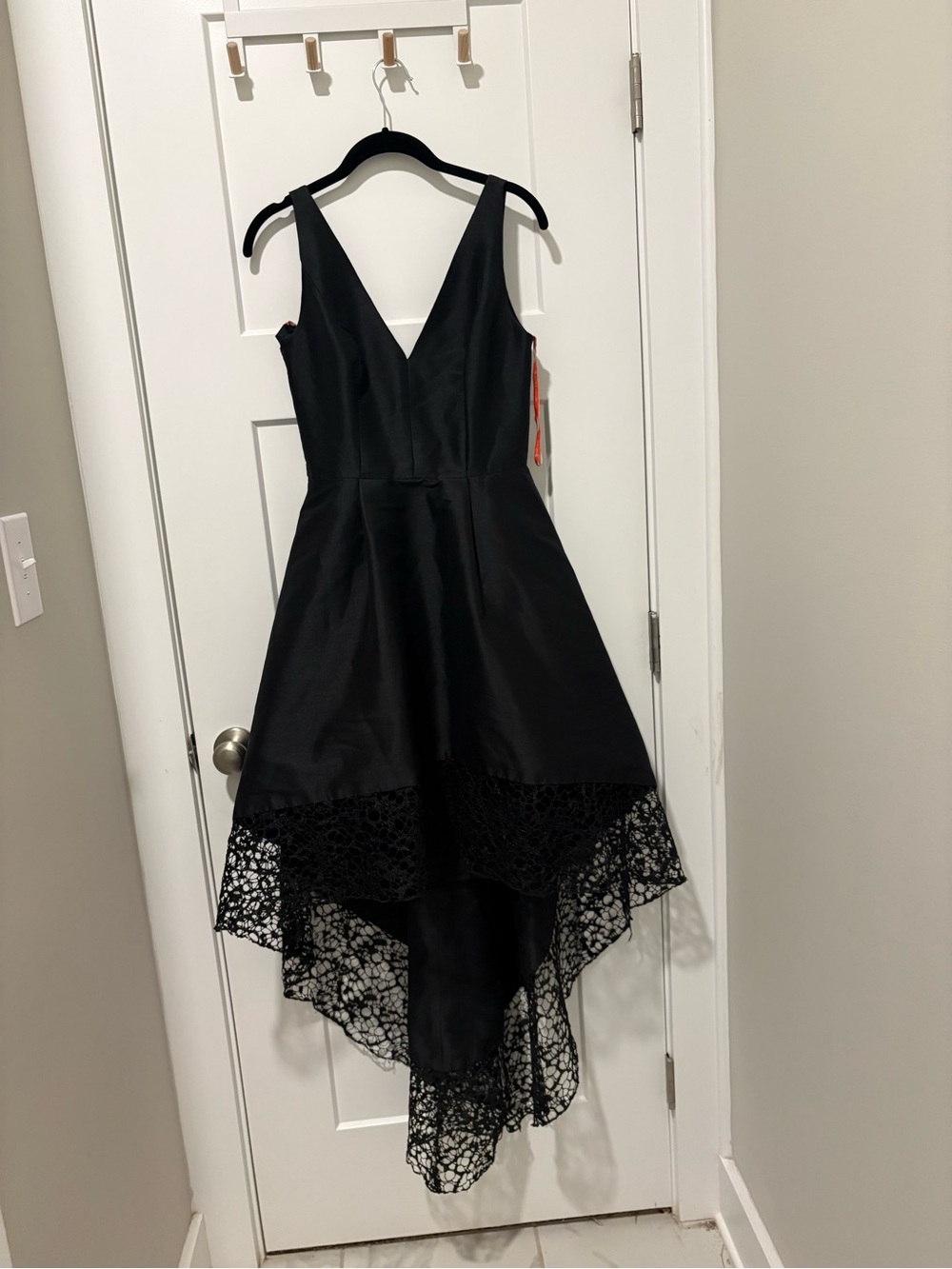 Monique Lhuillier Black V-Neck High-Low Lace Hem Dress